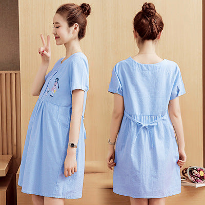 Woman wearing a light blue dress, front and back views, on a wooden background.
