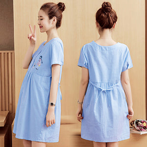 Woman wearing a light blue dress, front and back views, on a wooden background.